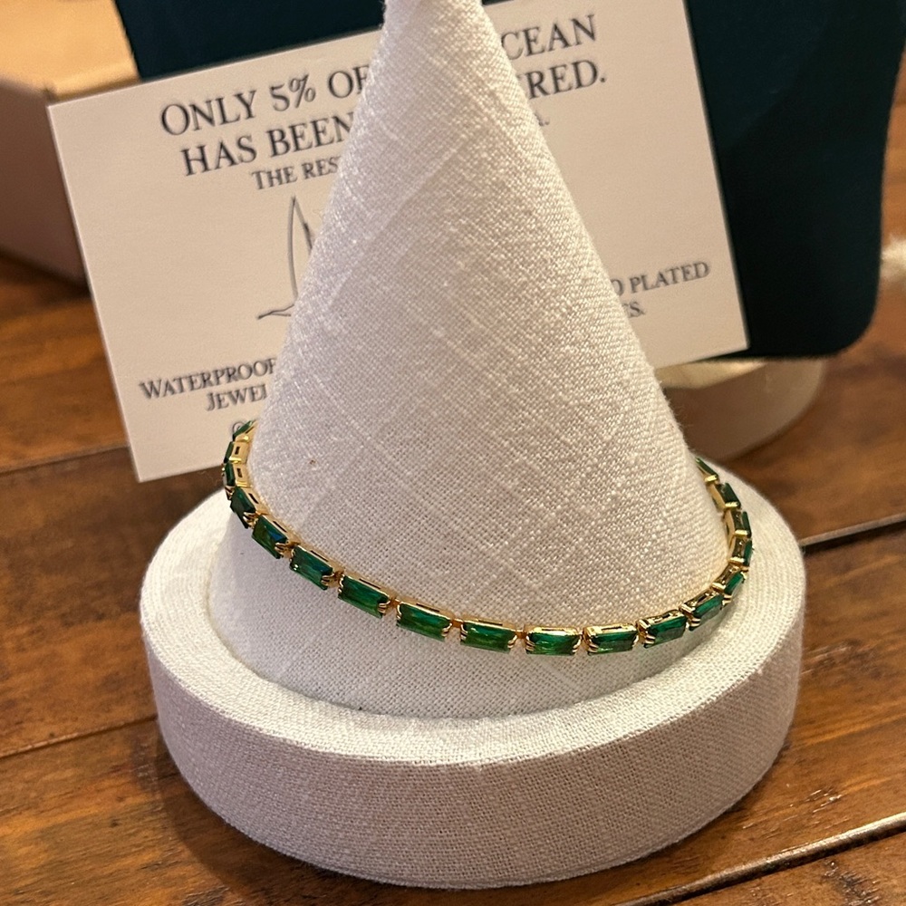 Oshena designer beachwear emerald Green faceted stone Bracelet FREE Jewelry BOX‎